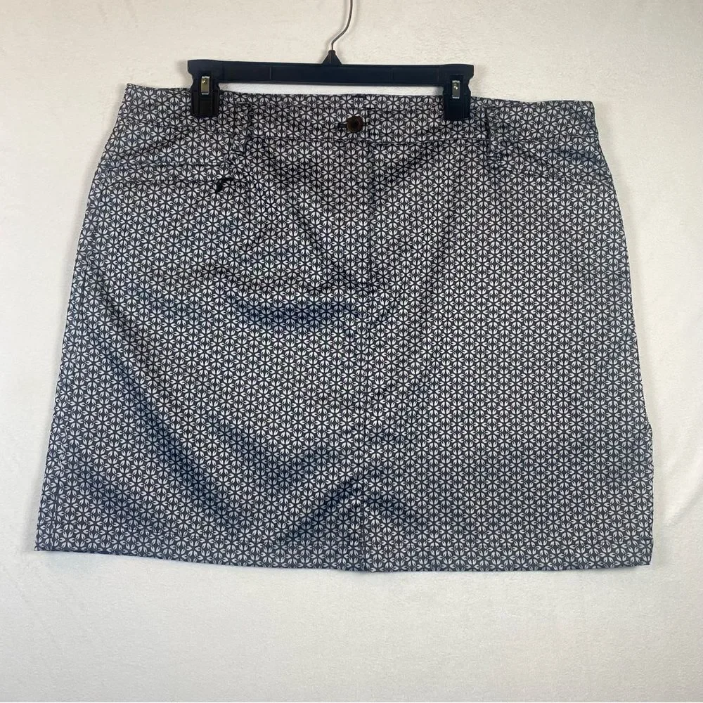 NVO By Lanctot Black/Gray Tone Floral Design Skort Size 18